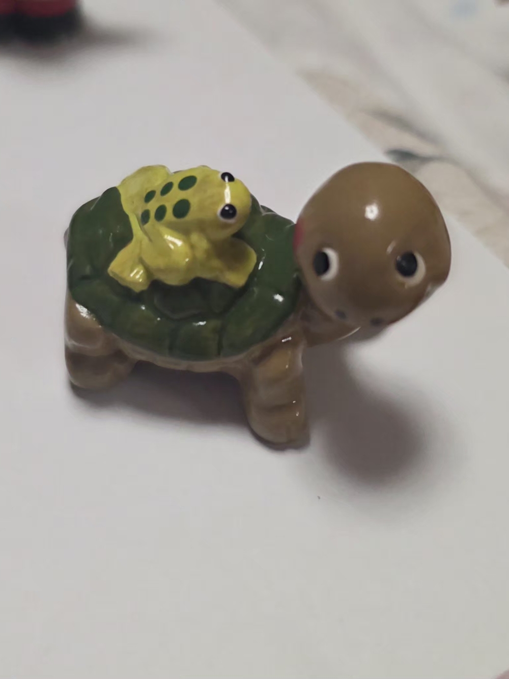 Ceramic Turtle with Yellow Frog Figurine - Pets Small Pets Decor